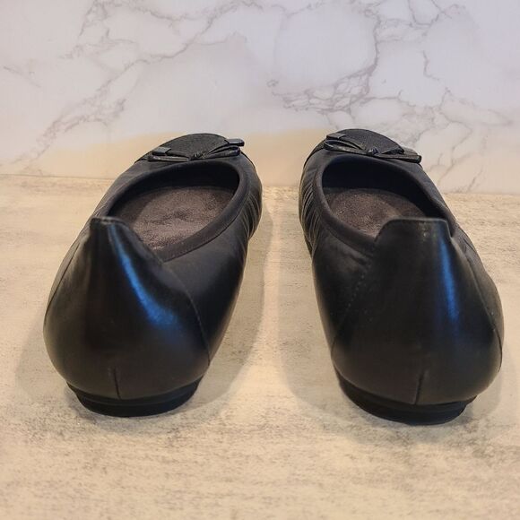 Vionic Spark Minna Black Leather Cap-Toe Bow Ballet Flats Casual Orthotic | 8 - Picture 6 of 10
